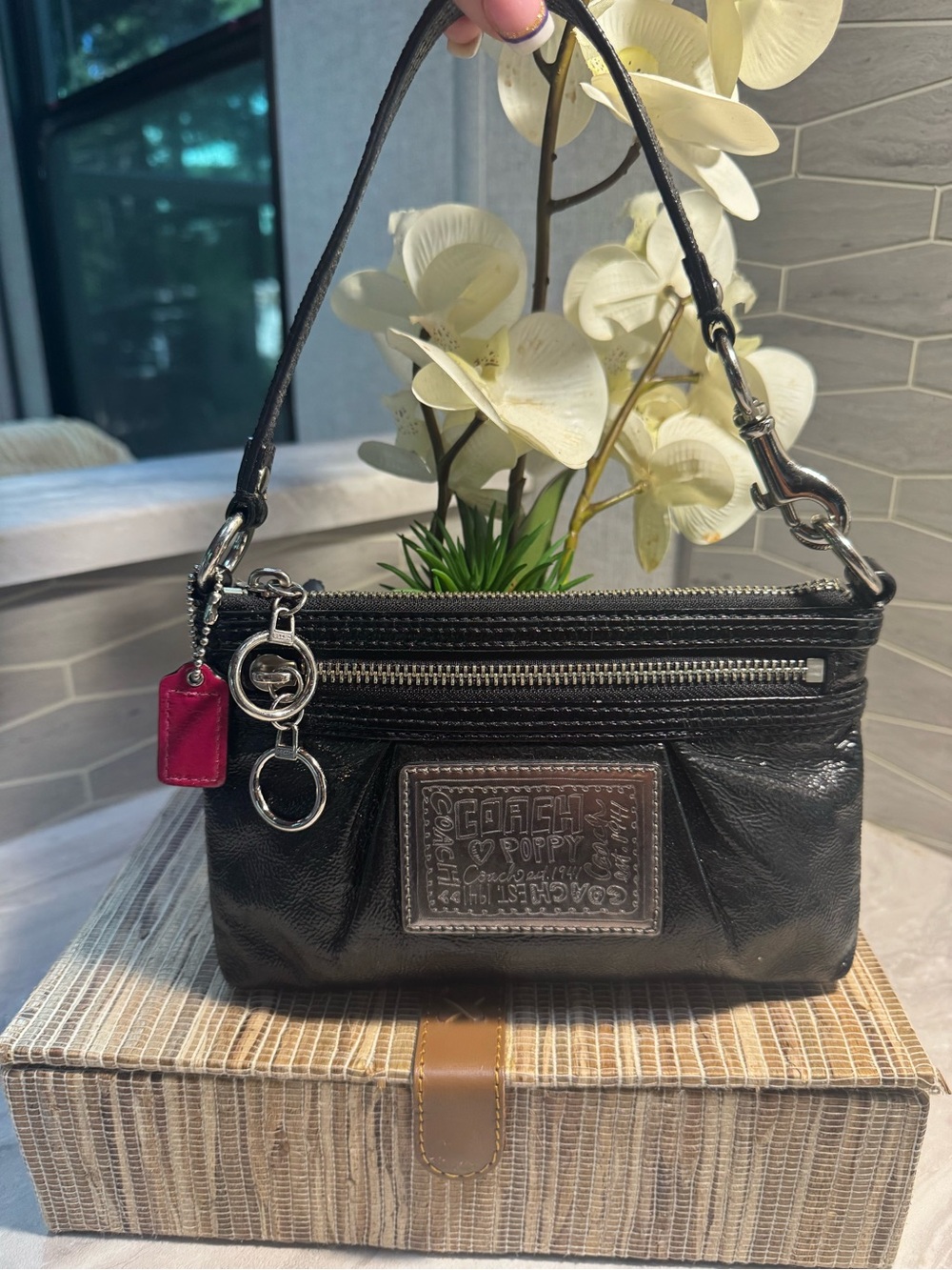 LikeNEW Coach Patent Leather Poppy Shoulder Bag Silver Hardware 2 Toned Hang Tag
